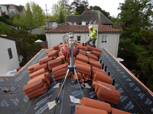 roofing-installer-safety-bay-area